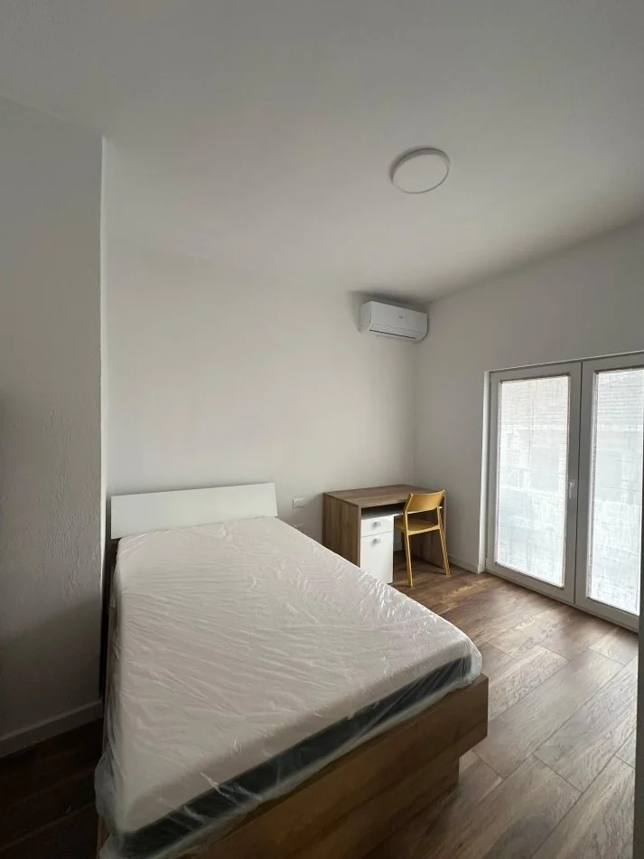 Tirane, jepet me qera apartament 2+1 Kati 2, 100 m² 800 € (SELVIA)