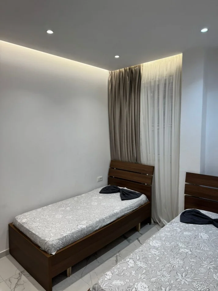 Tirane, jepet me qera apartament 1+1+Ballkon Kati 1, 65 m² 450 € (Concord Center)