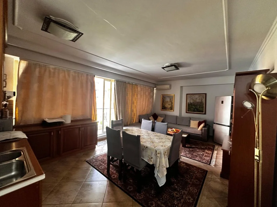 Tirane, jepet me qera apartament 2+1 Kati 3, 100 m² 750 € (Kompleksi Delijorgji)