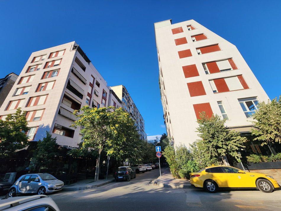 Shitet Ambient / Magazinë ( pas ish UET-së - bar Fame ) kat. -1 | Sip 319 m² 220.000€