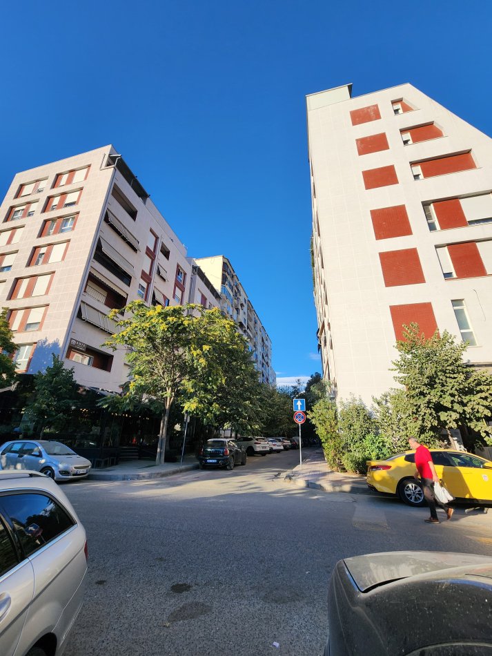 Shitet Ambient / Magazinë ( pas ish UET-së - bar Fame ) kat. -1 | Sip 319 m² 220.000€