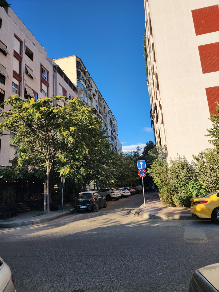 Shitet Ambient / Magazinë ( pas ish UET-së - bar Fame ) kat. -1 | Sip 319 m² 220.000€