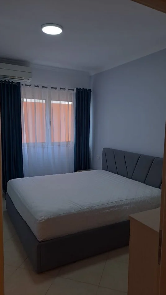 Tirane, jepet me qera apartament 2+1 Kati 4, 110 m² 1.000 € (RRUGA LIQENI I THATE)