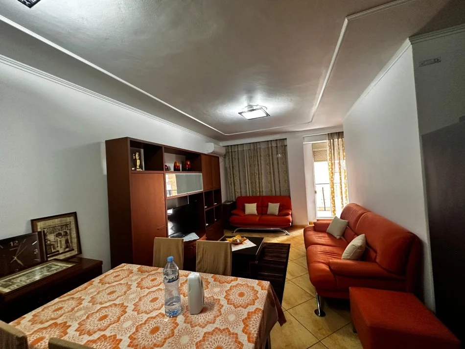 Tirane, jepet me qera apartament 1+1 Kati 3, 75 m² 550 €