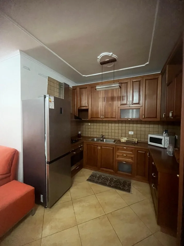 Tirane, jepet me qera apartament 1+1 Kati 3, 75 m² 550 €