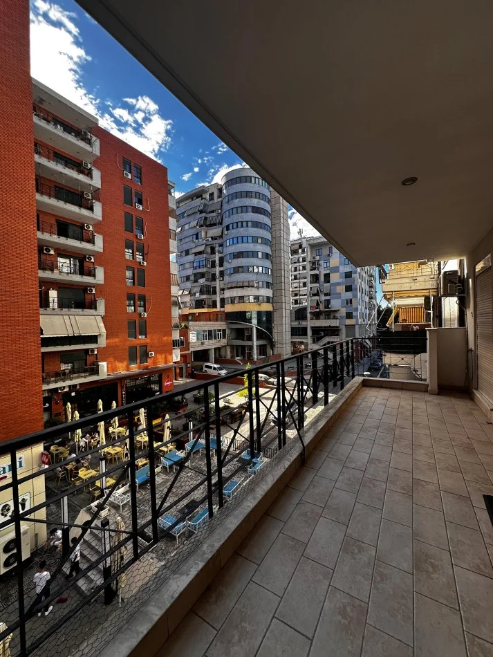 Tirane, jepet me qera apartament 1+1 Kati 3, 75 m² 550 €