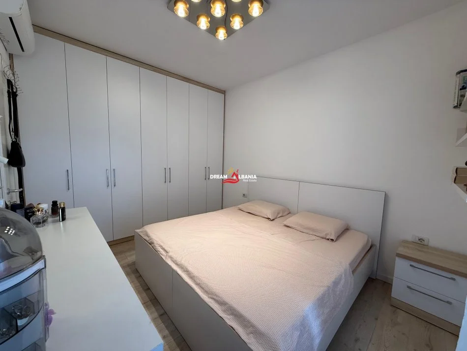 Tirane, shitet apartament 1+1 Kati 6, 42 m² 83.000 € (Rruga 5 Maji, prane Black Stone)