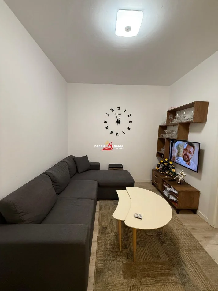 Tirane, shitet apartament 1+1 Kati 6, 42 m² 83.000 € (Rruga 5 Maji, prane Black Stone)