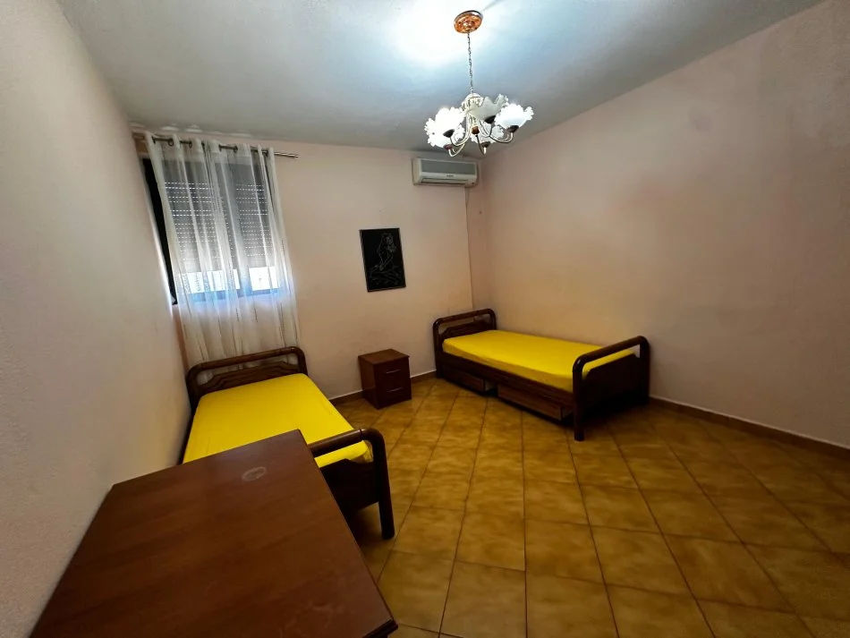 Tirane, jepet me qera 2+1 Kati 3, 90 m² 500 € (Rruga Ibrahim Kodra)