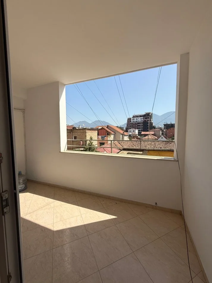Tirane, jepet me qera apartament 2+1 Kati 2, 128 m² 600 € (ID: 1005-7)