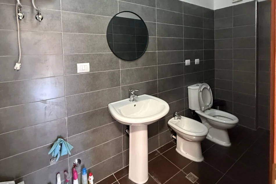 Tirane, jepet me qera apartament 2+1 Kati 2, 128 m² 600 € (ID: 1005-7)