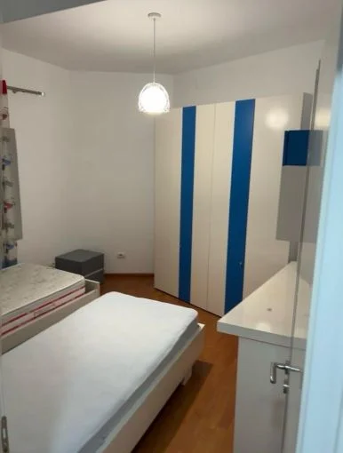 Tirane, jepet me qera apartament 2+1 Kati 3, 110 m² 430 € 