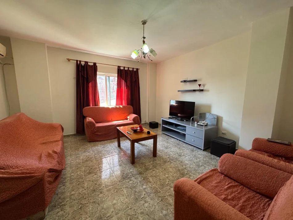 Tirane, jepet me qera apartament 3+1 Kati 3, 112 m² 500 € (Rruga e Kavajes)