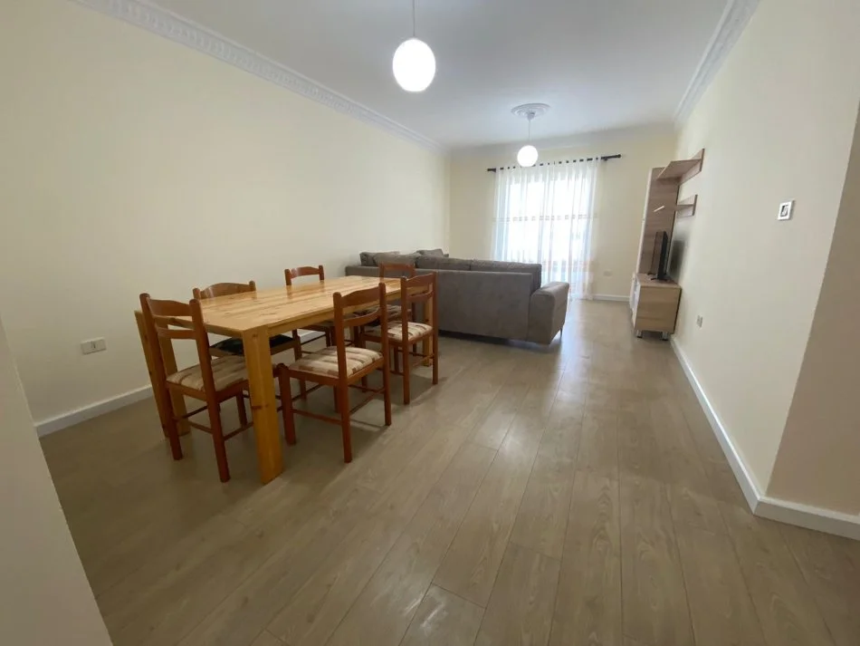 Tirane, jepet me qera apartament 2+1+Ballkon Kati 7, 100 m² 550 € (rruga dritan hoxha)