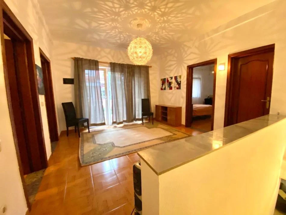 Dubleks me qera 180 m2 3+1+2+1 ballkon + verandë& 1 post parkimi📍21 dhjetori ( frosina plaku) 1000 euro