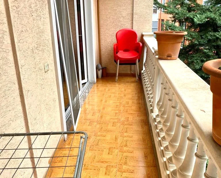 Dubleks me qera 180 m2 3+1+2+1 ballkon + verandë& 1 post parkimi📍21 dhjetori ( frosina plaku) 1000 euro