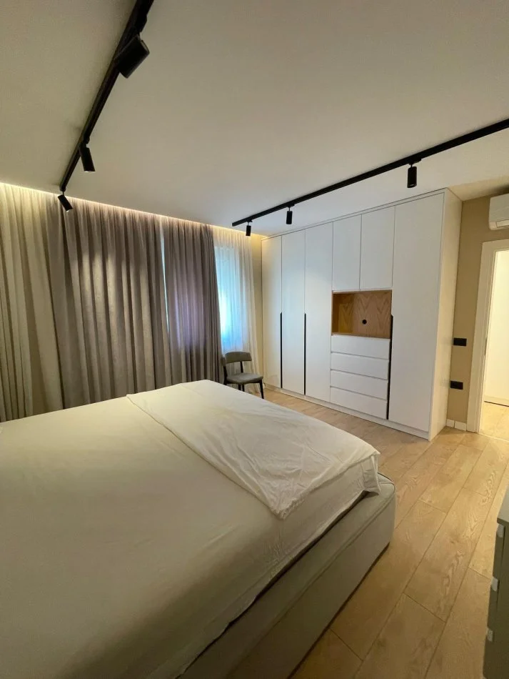 Tirane, jepet me qera apartament 2+1+Ballkon Kati 6, 100 m² 1.000 € (Rruga e Kosovareve)