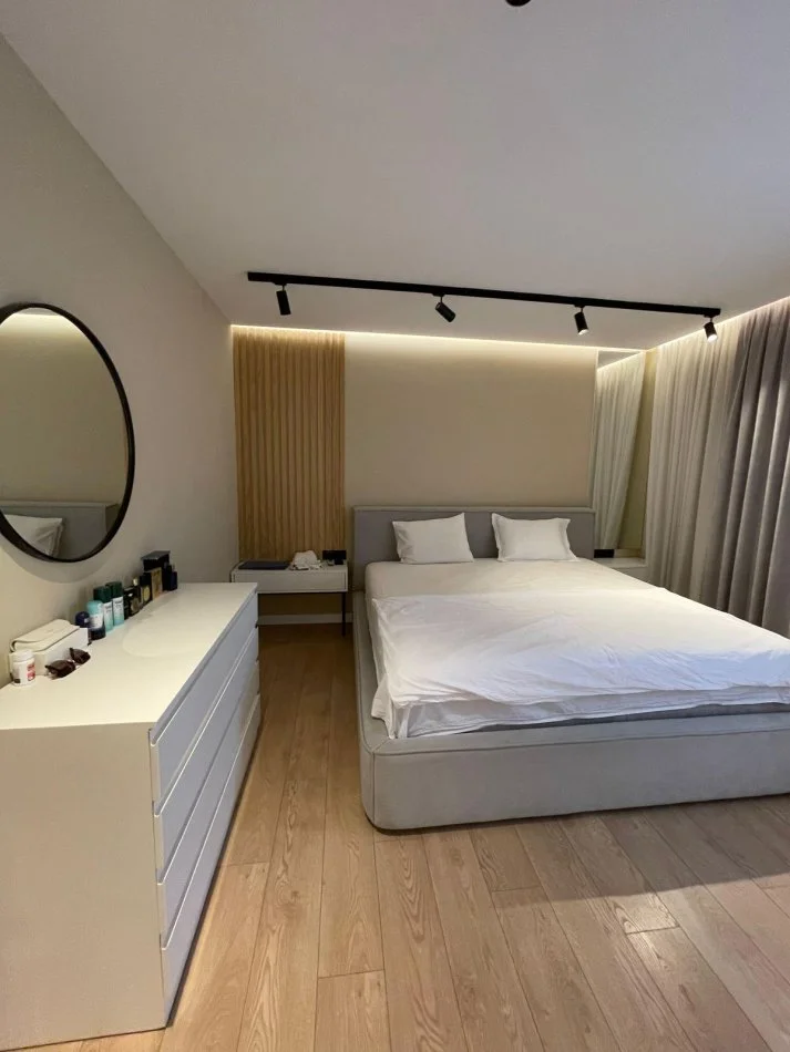 Tirane, jepet me qera apartament 2+1+Ballkon Kati 6, 100 m² 1.000 € (Rruga e Kosovareve)