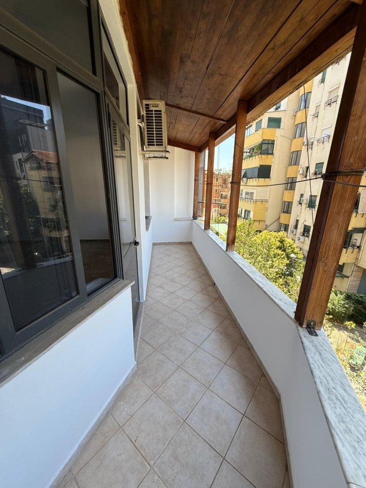 Tirane, shitet garsonier 1+1 Kati 3, 45 m² 110.000 € (Pazari i Ri)