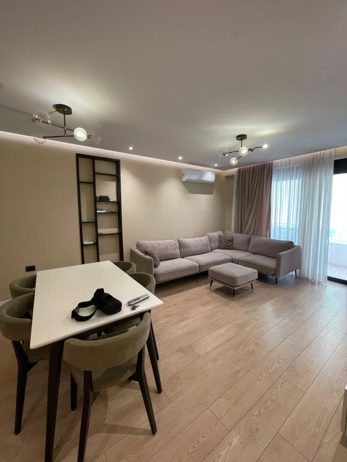 Tirane, jepet me qera apartament 2+1 Kati 6, 90 m² 1.000 € (Rruga e Kosovareve)