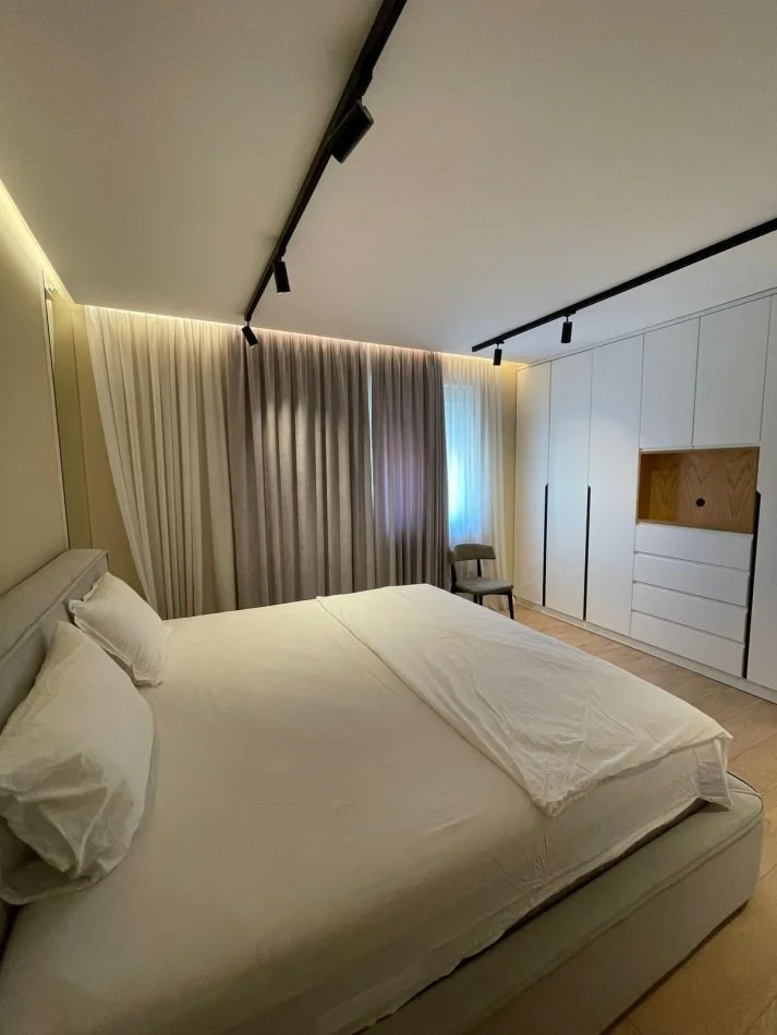 Tirane, jepet me qera apartament 2+1 Kati 6, 90 m² 1.000 € (Rruga e Kosovareve)