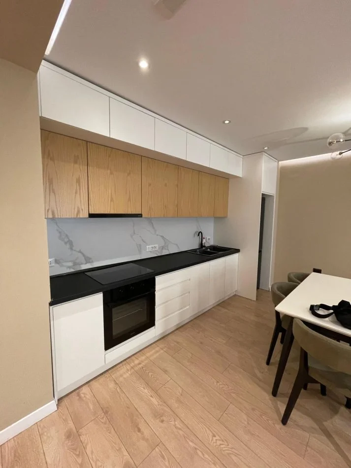 Tirane, jepet me qera apartament 2+1 Kati 6, 90 m² 1.000 € (Rruga e Kosovareve)