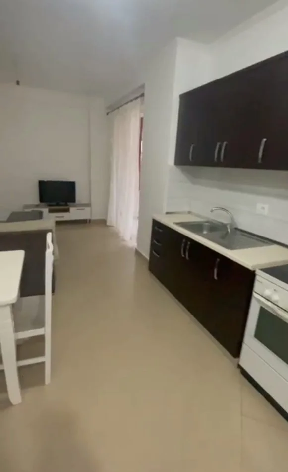 Tirane, jepet me qera apartament 2+1 Kati 5, 470 € 