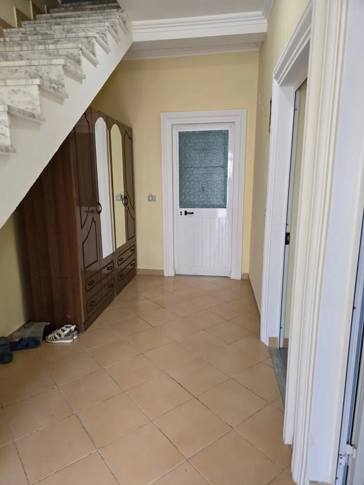 Tirane, jepet me qera apartament 1+1 Kati 1, 70 m² 400 € (RRUGA HALIT BEGA)