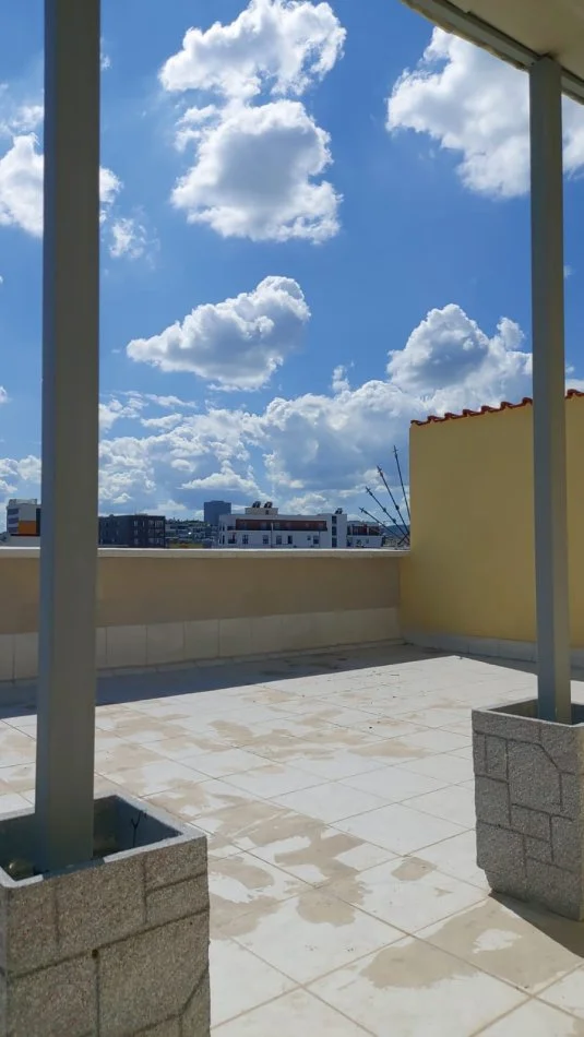 Tirane, jepet me qera apartament 1+1 Kati 7, 75 m² 600 € (Medrese)