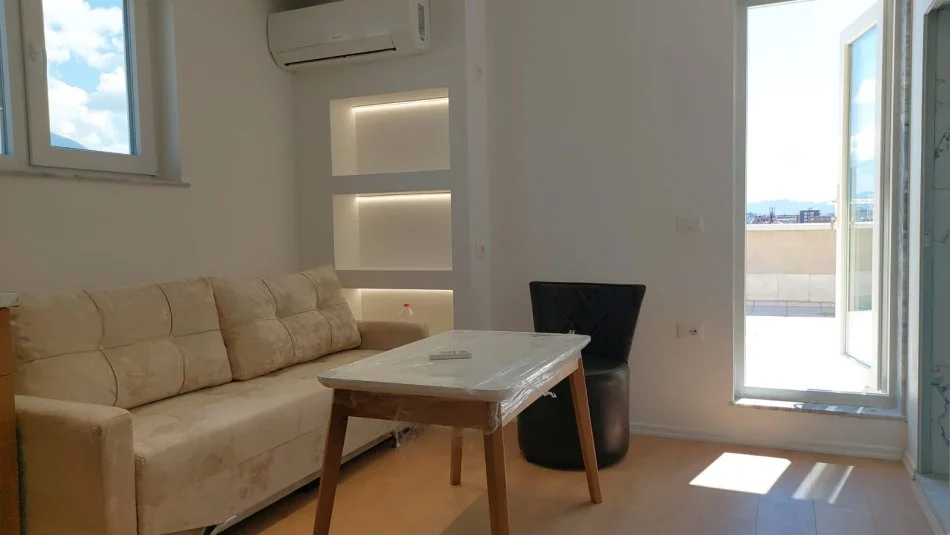 Tirane, jepet me qera apartament 1+1 Kati 7, 75 m² 600 € (Medrese)