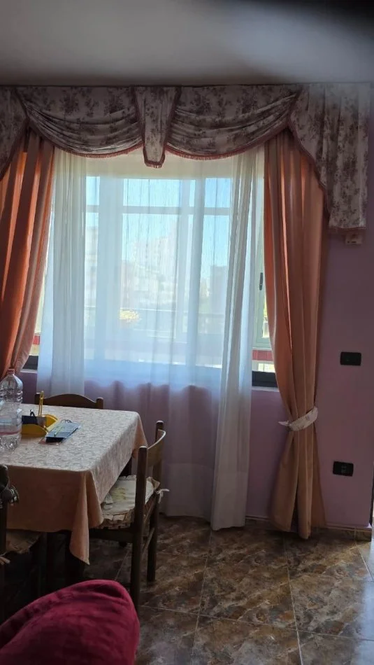 Durres, jepet me qera apartament 1+1 , 40.000 leke/muaj (Muzeumi,Durres)