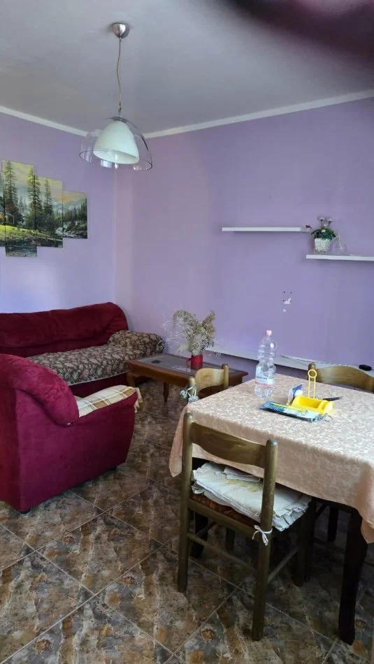 Durres, jepet me qera apartament 1+1 , 40.000 leke/muaj (Muzeumi,Durres)