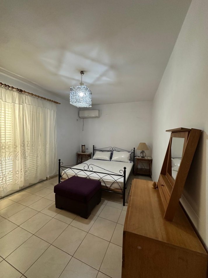 Tirane, jepet me qera apartament 2+1+Aneks+Ballkon Kati 5, 50 m²