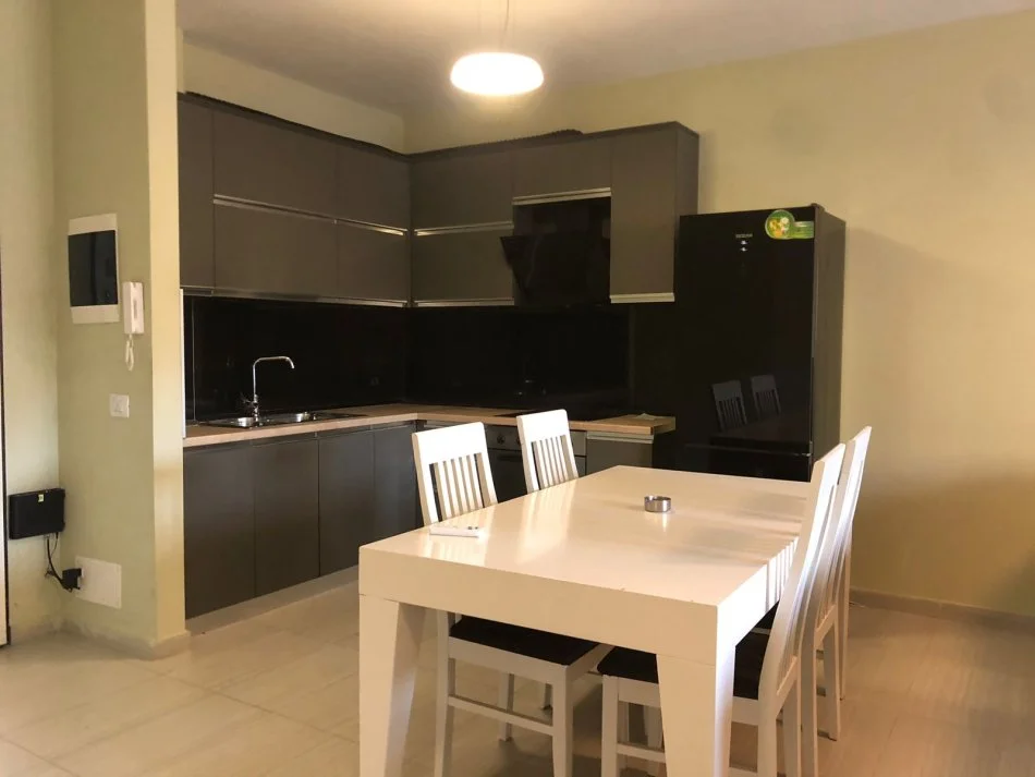 Tirane, jepet me qera apartament 2+1 Kati 4, 1.000 € 