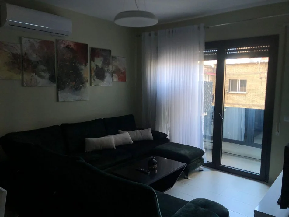 Tirane, jepet me qera apartament 2+1 Kati 4, 1.000 € 