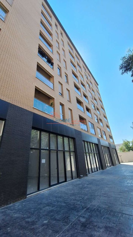 Tirane, shitet dyqan Kati 0, 68 m² 149.800 € (Xhamllik)