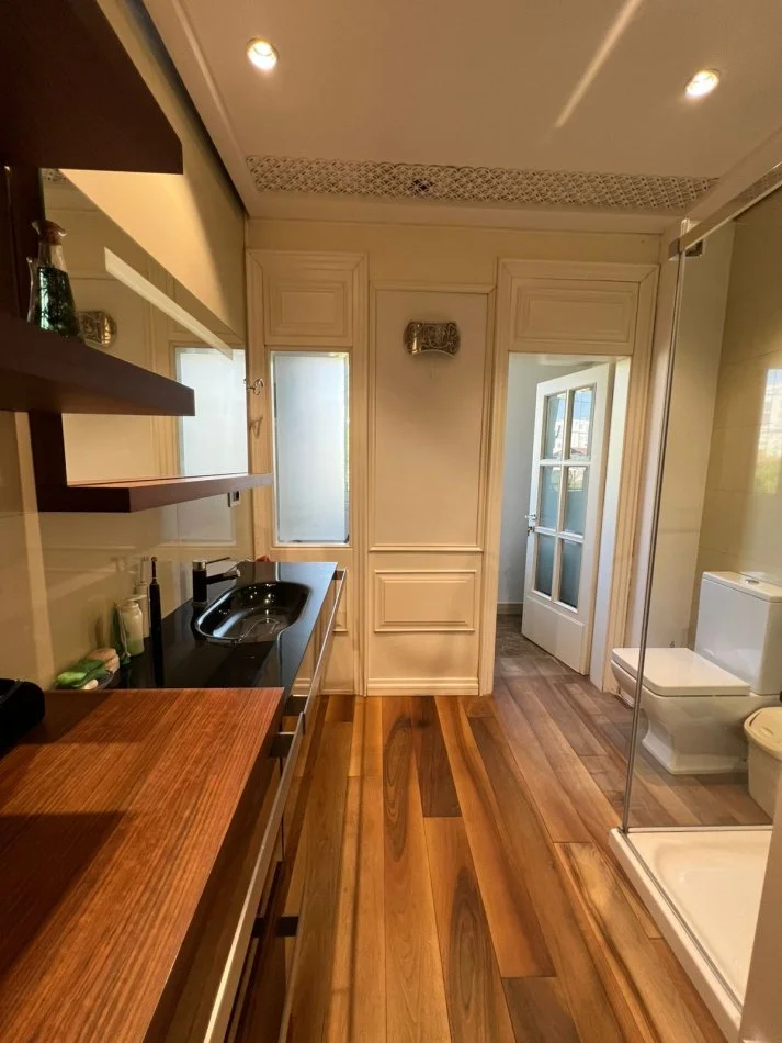 Tirane, jepet me qera apartament 2+1 Kati 2, 700 € 