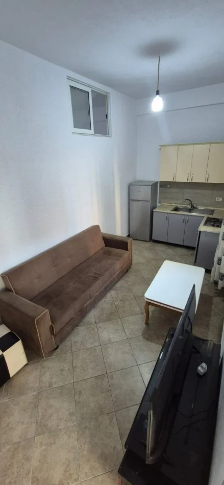 Tirane, jepet me qera apartament 2+1 Kati 1, 60 m² 410 € (rruga selaudin zorba)