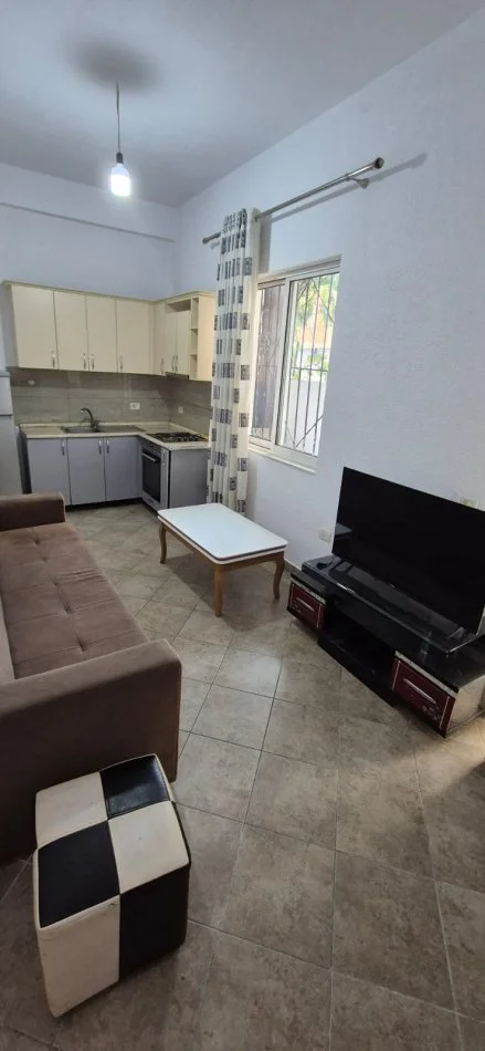 Tirane, jepet me qera apartament 2+1 Kati 1, 410 € 