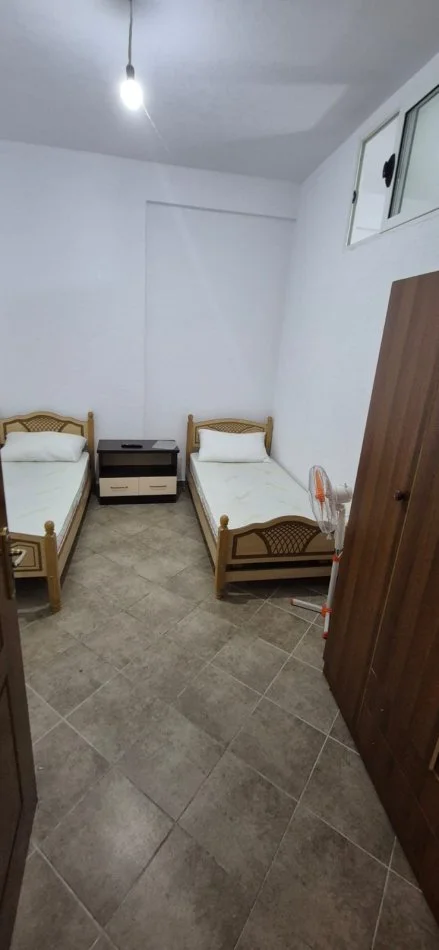 Tirane, jepet me qera apartament 2+1 Kati 1, 60 m² 410 € (rruga selaudin zorba)