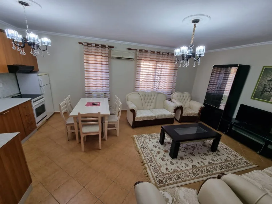 Tirane, jepet me qera apartament 2+1 Kati 2, 610 € 