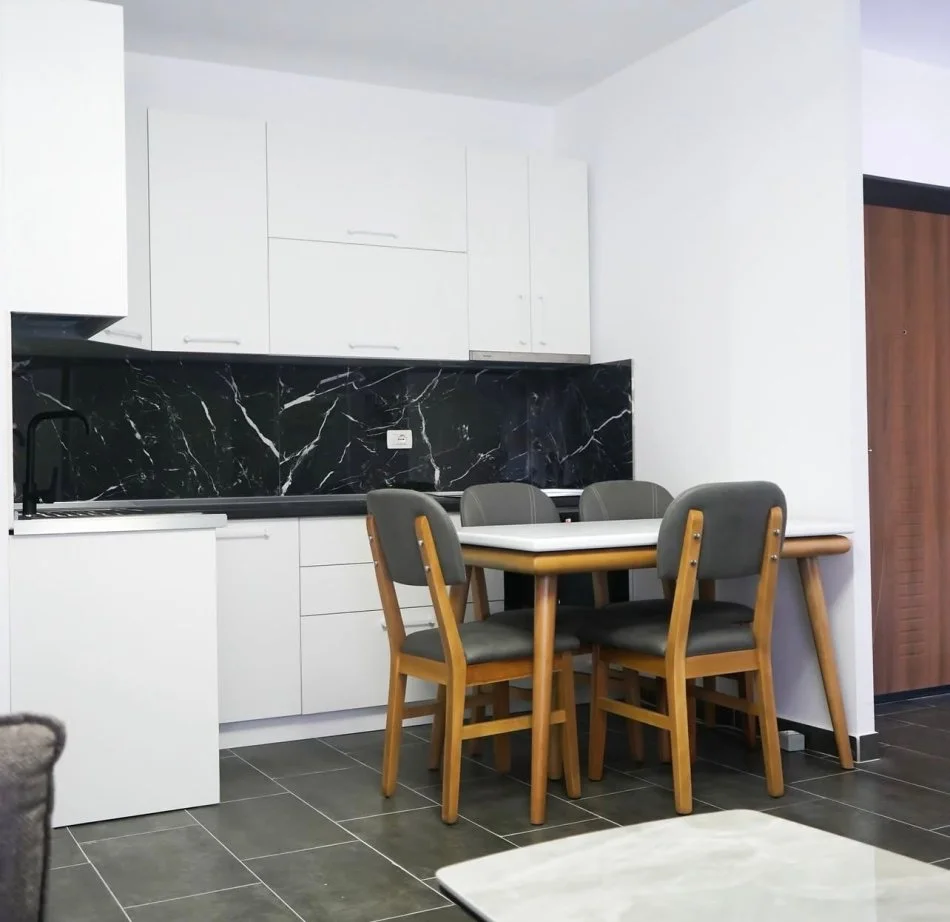 Durres, jepet me qera apartament 2+1 Kati 1, 81 m² 430 € (Plazh,Durres Rruga e Frigoriferit)