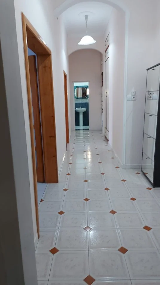 Tirane, jepet me qera apartament 2+1 Kati 4, 660 € 