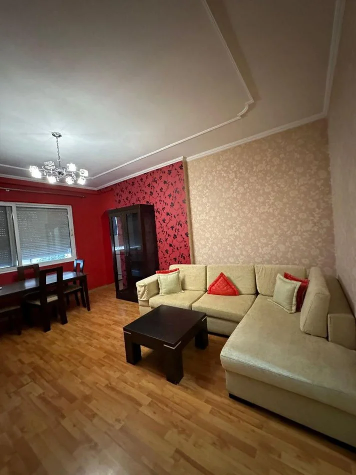 Tirane, jepet me qera apartament 2+1 Kati 4, 79 m² 500 € (rruga sali butka)