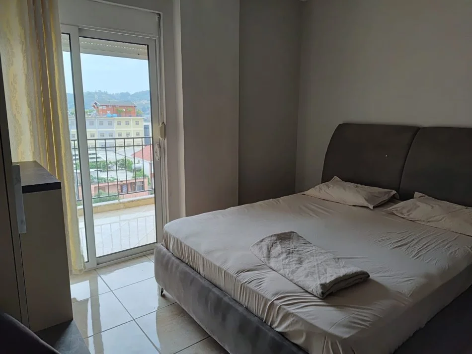 Tirane, jepet me qera apartament 1+1 Kati 5, 350 € 