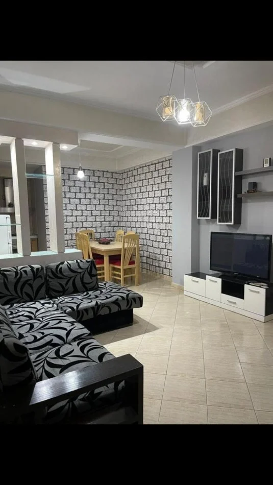 Tirane, jepet me qera apartament 2+1 Kati 1, 700 € 