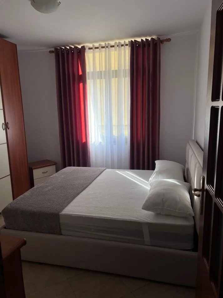 Tirane, jap me qera apartament 2+1+Ballkon Kati 8, 78 m² 760 € (Rr Fortuzi)