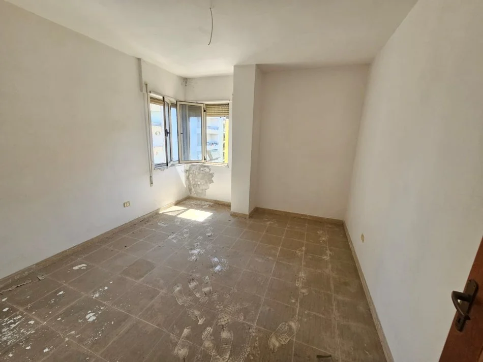 Durres, shes apartament 2+1+Ballkon Kati 7, 100 m² 120.000 € (plazh)