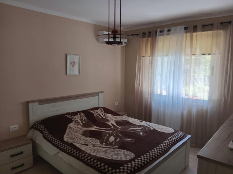 Tirane, jepet me qera apartament 2+1 Kati 1, 600 m² 600 € 