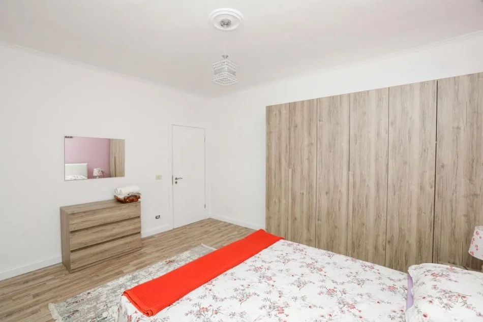 Tirane, jepet me qera apartament 3+1+Aneks+Ballkon , 157 m² (16 kateshi ngjitur me prokurorine e pergjithshme, rruga Konstandin Kristoforidhi)